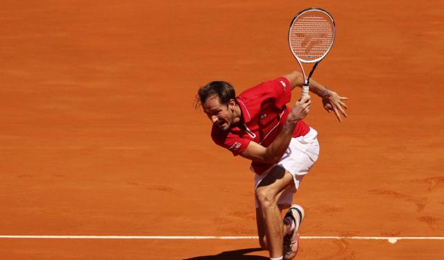 世界杯在线观看平台-梅德维德夫结束“三大赛”8连败 “红土天残”开窍了？